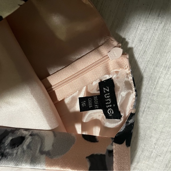 Light pink flower print girls formal dress - Picture 3 of 3